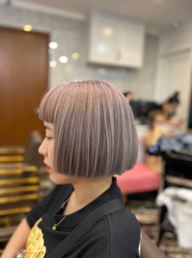 “Bob Classic, kết hợp tẩy nhuộm tím khói”